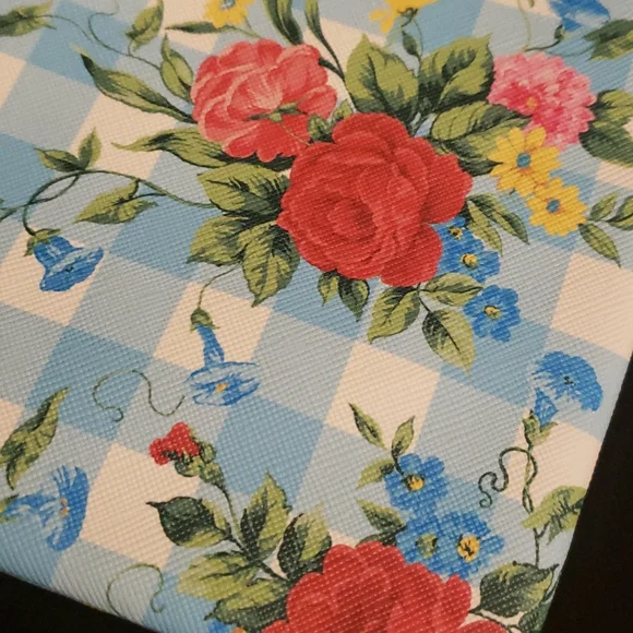 The Pioneer Woman Sweet Rose Cosmetic Bag 8.5" x 7"of - Picture 4 of 10